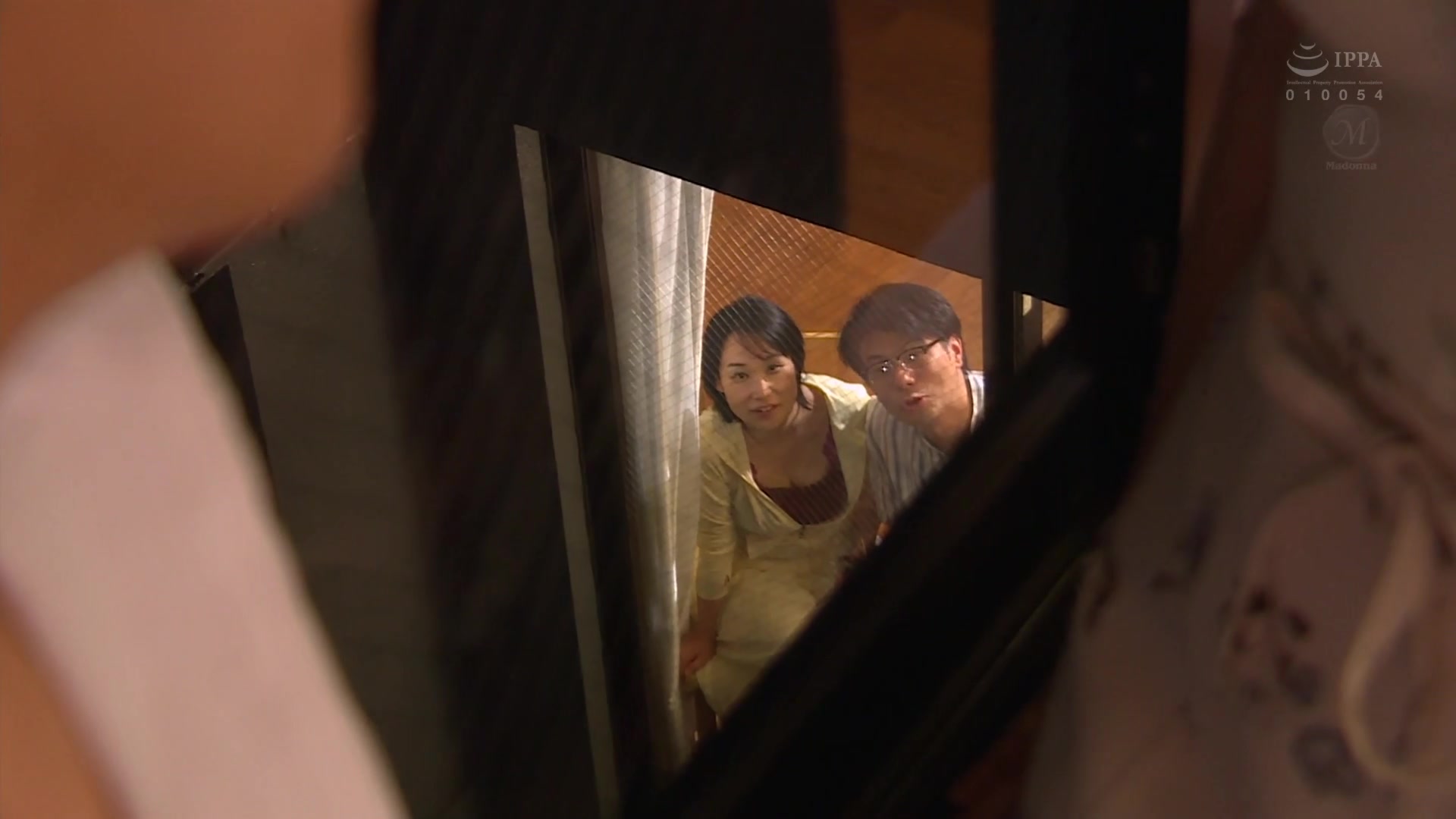 [JUL-302] 交換夫婦NTR 窓越しに目撃した妻と友人の衝撃的浮気映像 木下凛々子【破解】 - 1of5