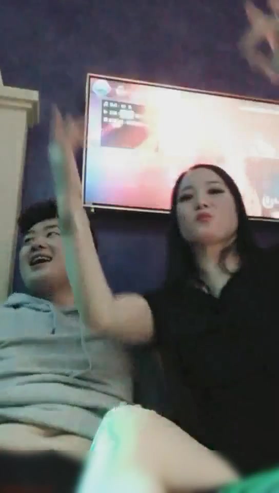 海风留恋忘返疯狂小哥哥小姐姐们除夕跨年夜KTV狂欢嗨翻天