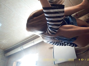 某站最新流出女厕TP年轻美眉耐克鞋妹子不停打电话美女真多