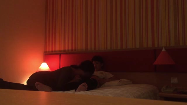 国内高端淑女TS陈梓琳被保安小弟弟干,贴心美妖‘姐姐’为弟弟解衣宽带，深喉舔得很舒服！