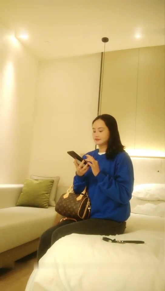 老哥探花约了个蓝衣少妇啪啪 浴室洗澡口交上位骑乘大力猛操非常诱人 很是诱惑喜欢不要错过