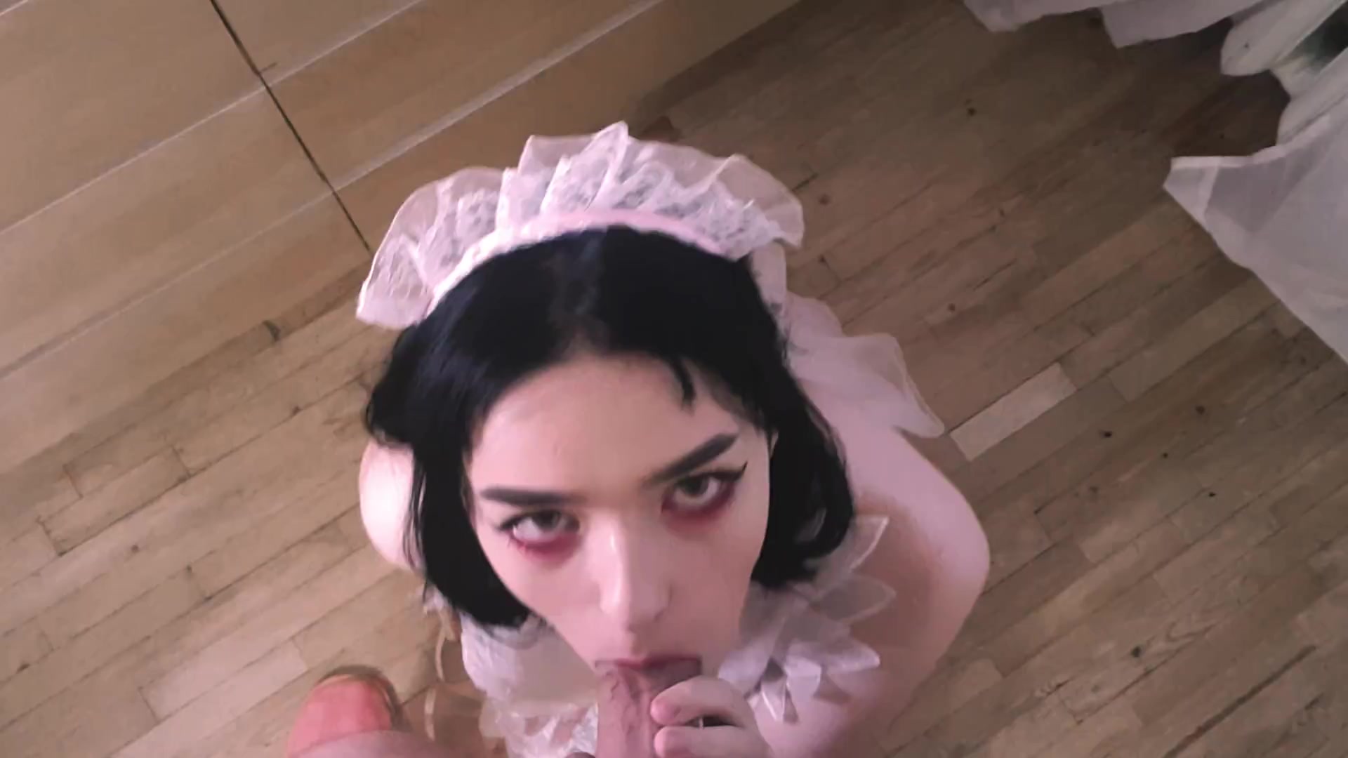 插入哥特女仆的小嘴紧穴