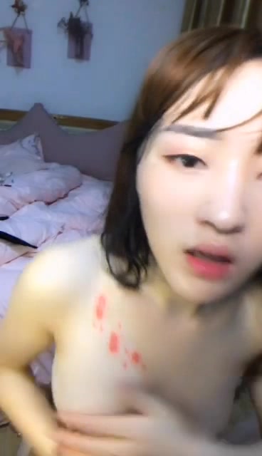 颜值不错妹子兔女郎情趣装 浴室洗澡自慰扣逼毛毛刮了挺粉嫩 很是诱惑喜欢不要错过