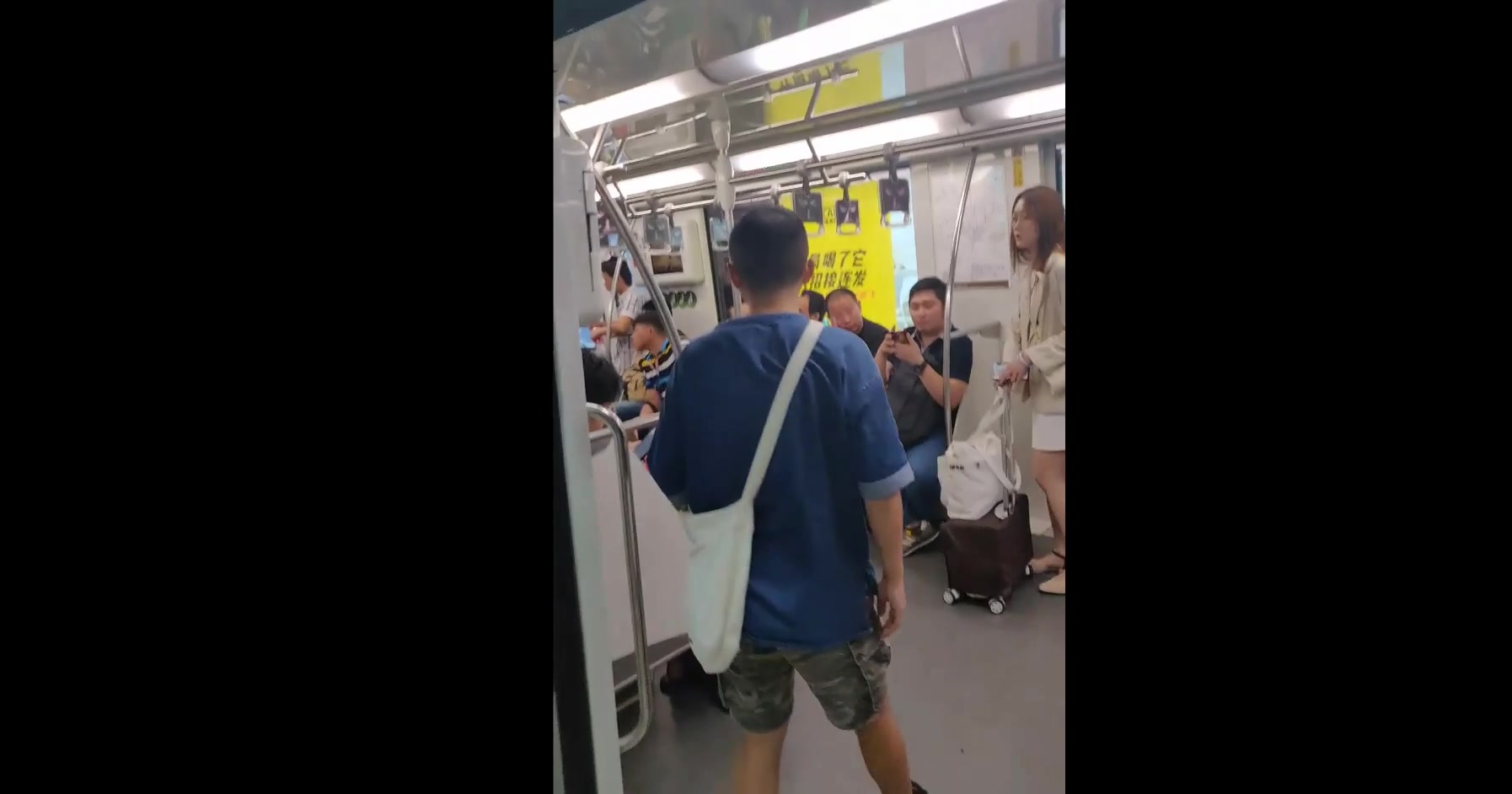 LJ高清国内地铁跟拍抄底系列 一睹高颜值妹子们的裙底风光