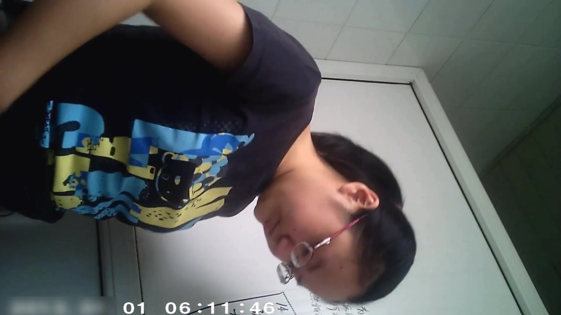 大膽坑神潛入某大學校園藏匿隔間多鏡頭偸拍各式年輕學妹如廁 陰毛稀疏粉嫩小穴看得讓人欲火焚身 1080P高清原版