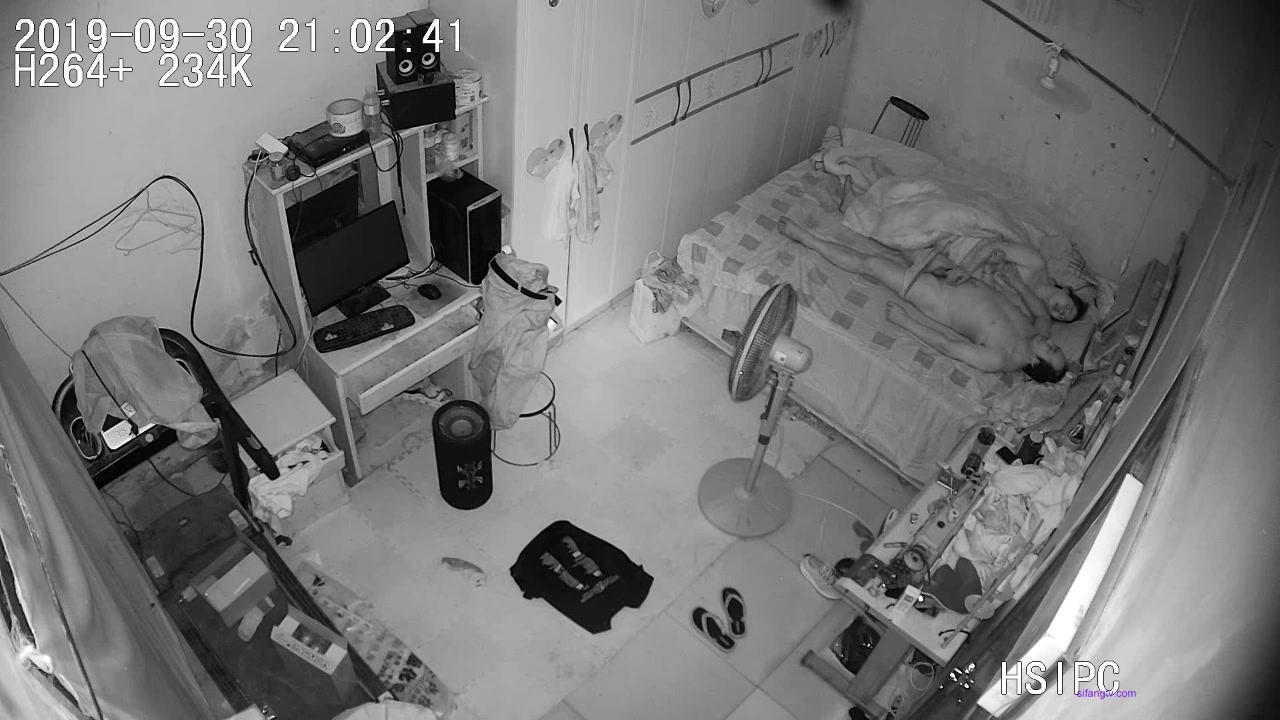 居家攝像頭黑客破解拍攝到的小夫妻啪啪過性生活 先用震動棒挑逗再嘗試各種體位 爽飛了 720P原版高清