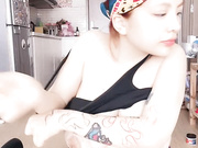 巨乳宝贝一个人在家精彩大秀展示，全程露脸无毛白虎逼跟狼友撩骚互动，揉捏骚奶子敞开腿小道具摩擦阴蒂真骚