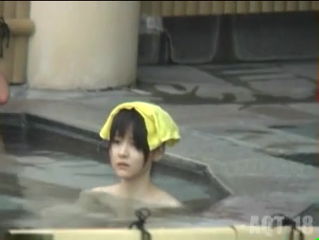 女神洗澡偷拍哦