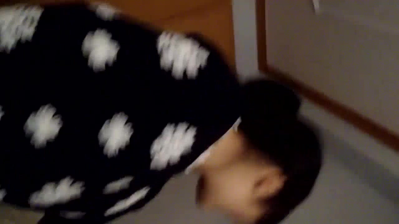 装逼大学生网友和女友视频晒亲热气死咱们这些单身狗