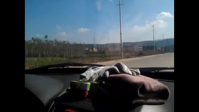 和老婆车震差点被人发现