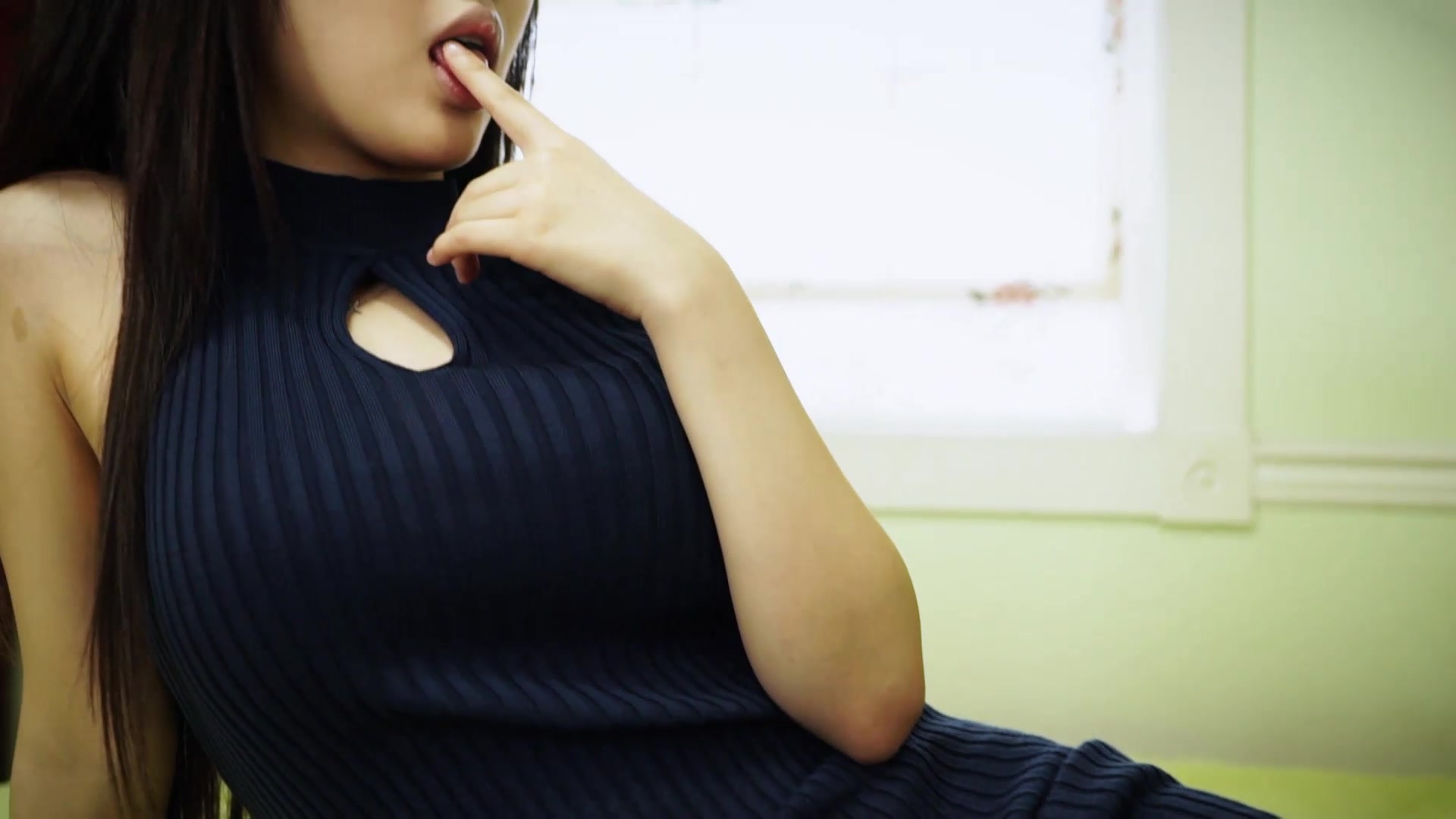 超级女神！太漂亮了，丝袜特别性感，忍不住寂寞在家自慰大叫,难得一见的美女