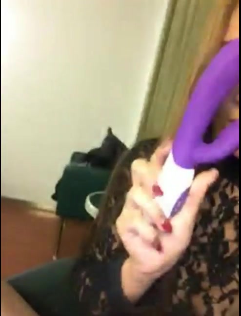 美女主播诺儿与男友直播啪啪几百人围观42分钟完整版