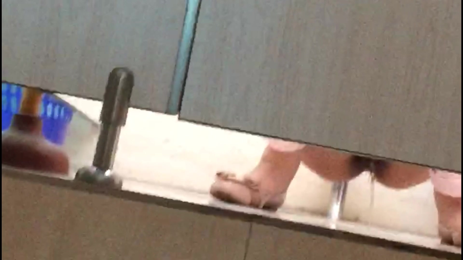 日常美女厕所偷拍