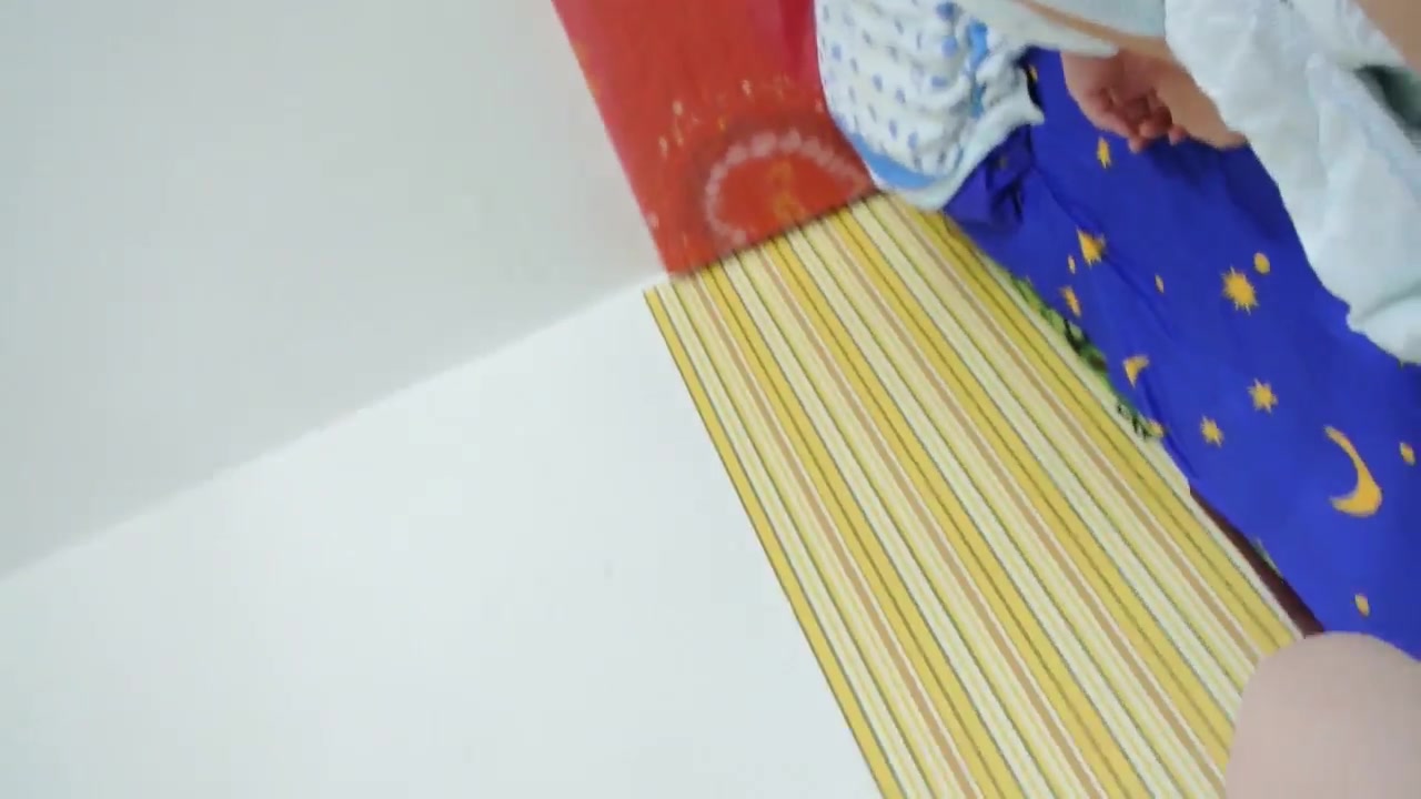 普通话对白水晶小白跟女友在出租屋系列之：白浆都飙到摄像机上啦 720P高清完整版