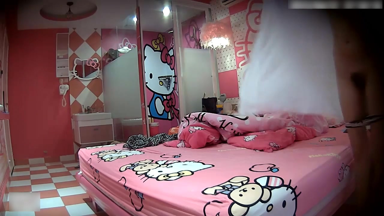 气质漂亮的180CM短裤大长腿美女性欲太旺盛进酒店房间就诱惑男友啪啪,连续操了3次,外表斯文毛毛却又黑又旺!