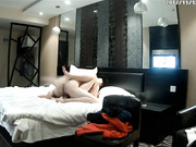 大学生情侣校外开房啪啪进屋就缠绵吃点东西开始打炮女友身材一流奶子饱满阴毛性感太猛貌似把避孕套干漏了